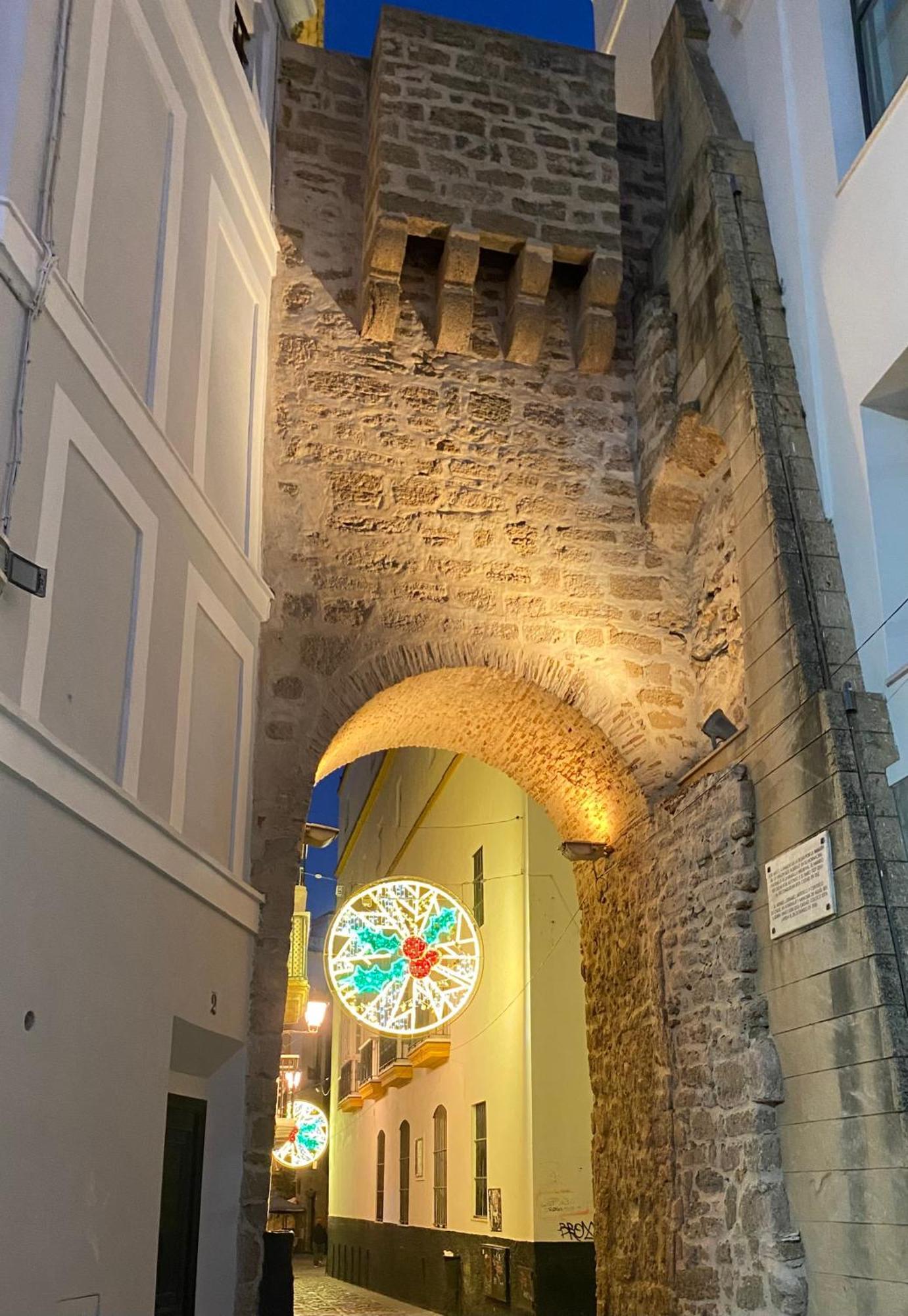 Arco Junto A La Catedral De *